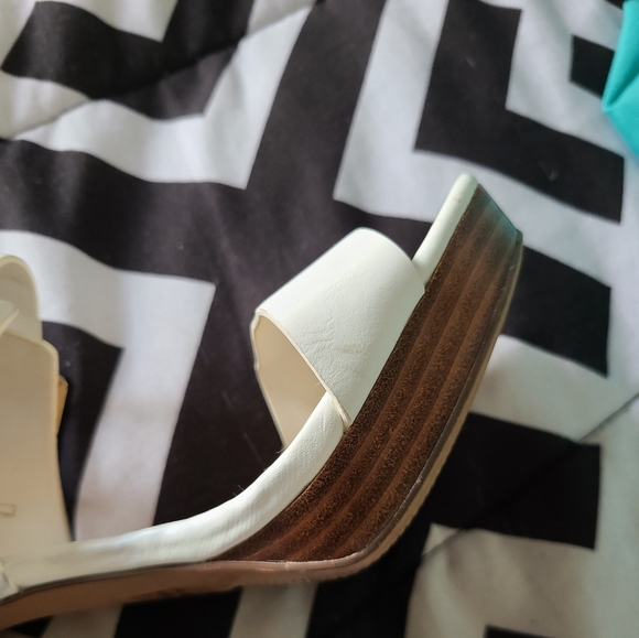 Heels - Picture 3 of 5